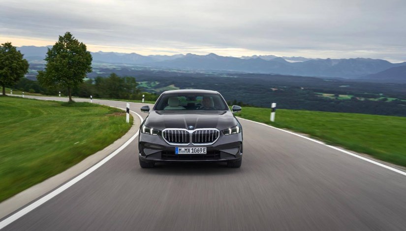 سيارة BMW 520i Luxury سيارة BMW 520i Luxury