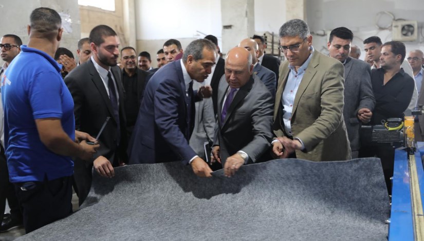 جانب من جولة وزير الصناعة والنقل جانب من جولة وزير الصناعة والنقل