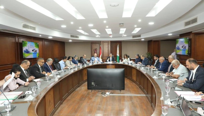 المهندس عادل النجار محافظ الجيزة من الاجتماع المهندس عادل النجار محافظ الجيزة من الاجتماع