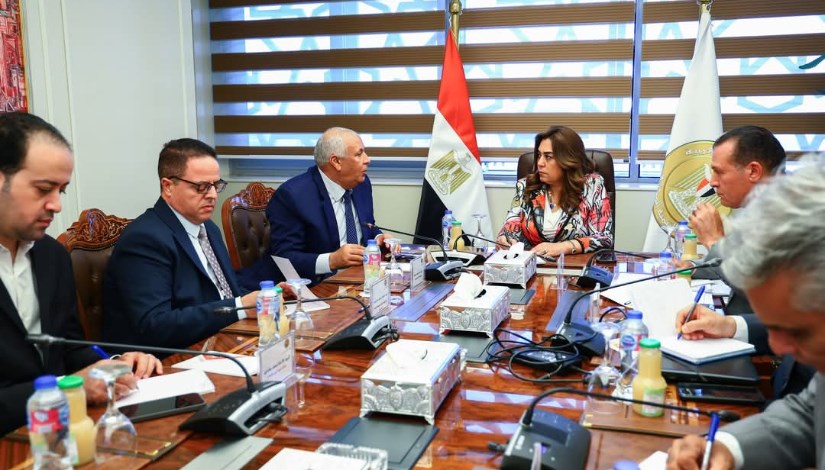 تخصيص 250 فدان لإنشاء مركز لإنتاج الحرير الطبيعي بالوادي الجديد تخصيص 250 فدان لإنشاء مركز لإنتاج الحرير الطبيعي بالوادي الجديد