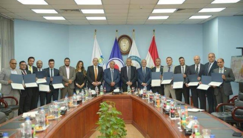 «أسيوط لتصينع البترول» تُعد خطة متكاملة من أبناء الصعيد «أسيوط لتصينع البترول» تُعد خطة متكاملة من أبناء الصعيد