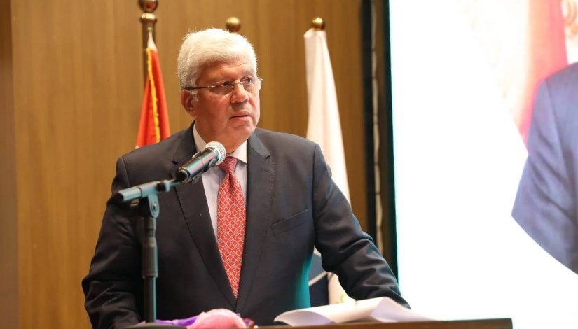 الدكتور أيمن عاشور الدكتور أيمن عاشور
