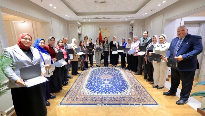 صورة من التكريم صورة من التكريم