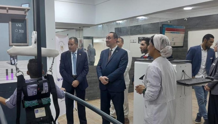 صورة من تشغيل جهاز C-Mill VR لمرضى الشلل الدماغي صورة من تشغيل جهاز C-Mill VR لمرضى الشلل الدماغي
