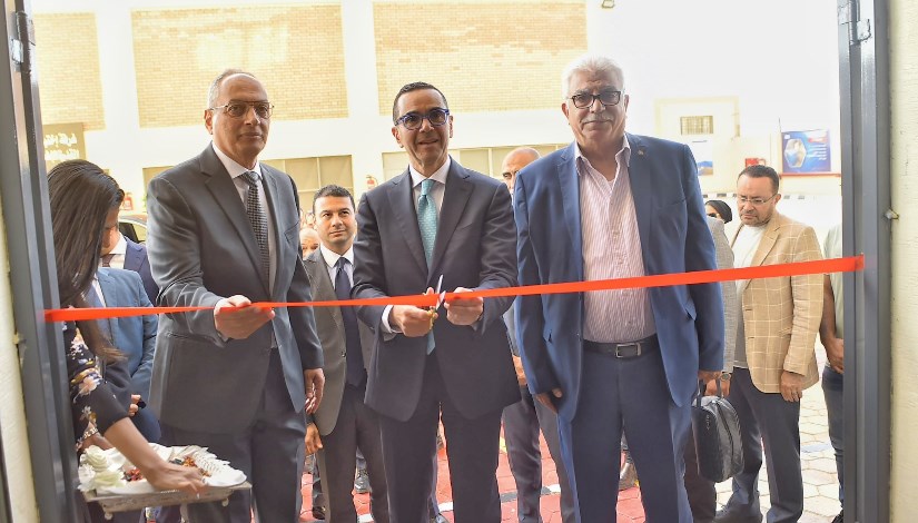 جانب من الافتتاح جانب من الافتتاح