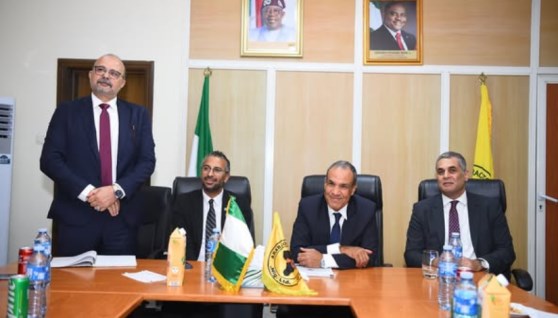 وزير الخارجية والهجرة 
