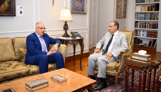 وزير الخارجية يستقبل وزير الموارد المائية