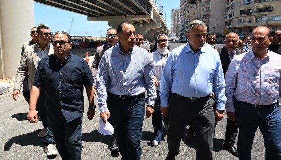 جانب من زيارة رئيس الوزراء لمحافظة الإسكندرية