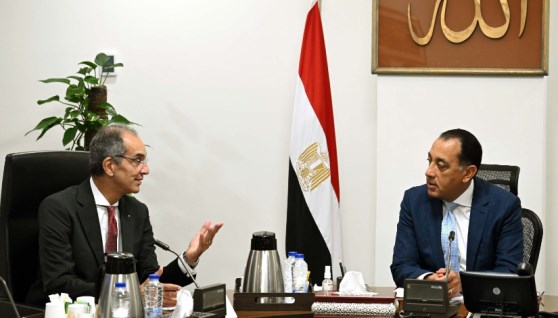 جانب من اجتماع رئيس الوزراء مع الوزير الاتصالات