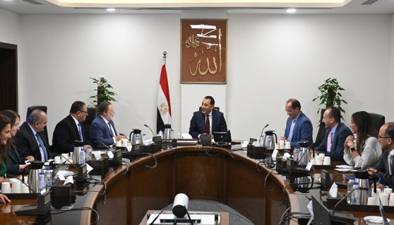 رئيس مجلس الوزراء خلال اجتماع اليوم