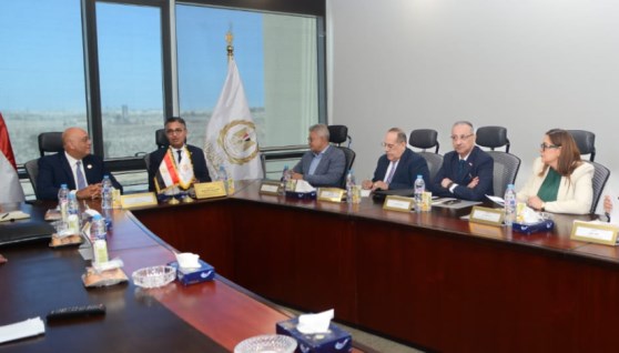 اجتماع وزير التموين مع الشركة القابضة للصناعات الغذائية