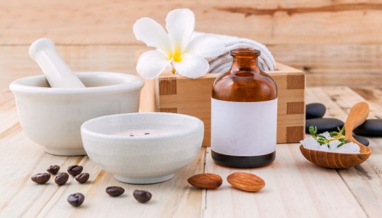 مواد التجميل الطبيعية