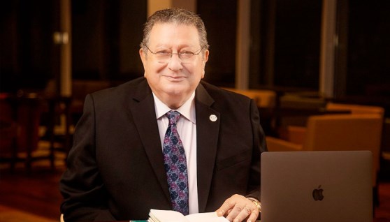 الربان عمر المختار صميدة رئيس الحزب وعضو مجلس الشيوخ المصري