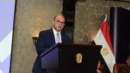 جانب من الجلسة النقاشية - الدكتور محمد فريد - رئيس الهيئة العامة للرقابة المالية