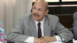  الدكتور عاطف محمد كامل أحمد - سفير النوايا الحسنة- مؤسس كلية الطب البيطرى جامعة عين شمس