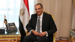 عمرو طلعت وزير الاتصالات 