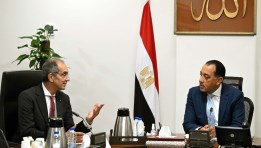 جانب من اجتماع رئيس الوزراء مع الوزير الاتصالات