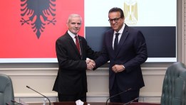 وزير الصحة وسفير جمهورية ألبانيا