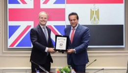 وزير الصحة وسفير المملكة المتحدة لدى القاهرة