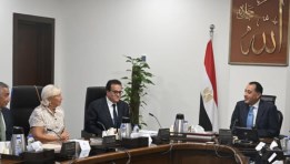 رئيس الوزراء يجتمع مع وكلاء الماركات العالمية