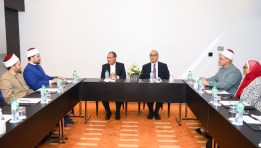 وزير الخارجية مع أعضاء الجالية المصرية في داكار