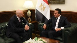 وزير الصحة والسكان مع رئيس اتحاد الصناعات الدوائية بإيطاليا
