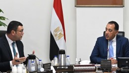 رئيس الوزراء خلال لقاءه وزير الإسكان