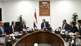 رئيس الحكومة يلتقي رئيس اقتصادية قناة السويس