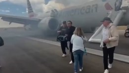 جانب من حريق الطائرة بوينغ 737