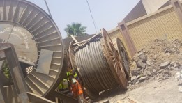 كابلات كهربائية في محيط ساقية مكي