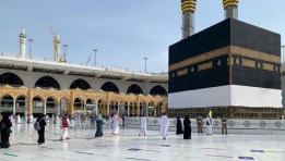 الكعبة المشرفة خلال أداء مناسك العمرة