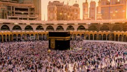الكعبة المشرفة خلال أداء مناسك العمرة