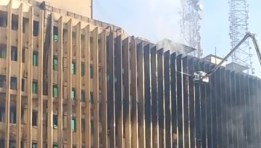 سنترال رمسيس حيث لا تزال النيران مشتعلة داخله