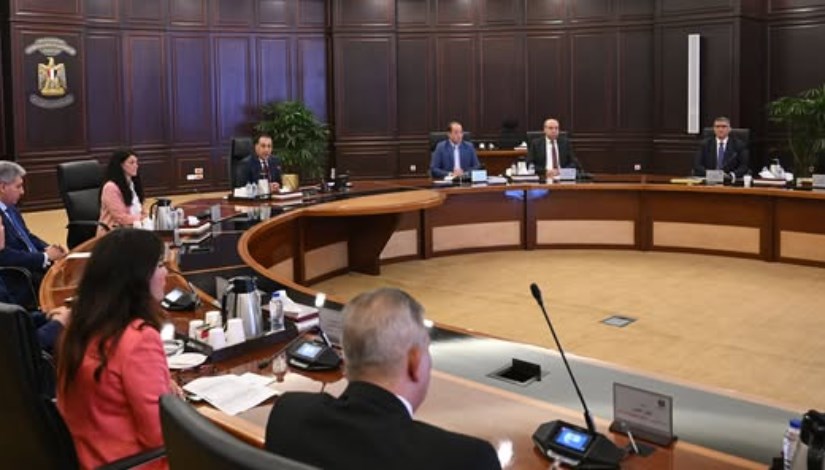 جانب من اجتماع رئيس الوزراء جانب من اجتماع رئيس الوزراء