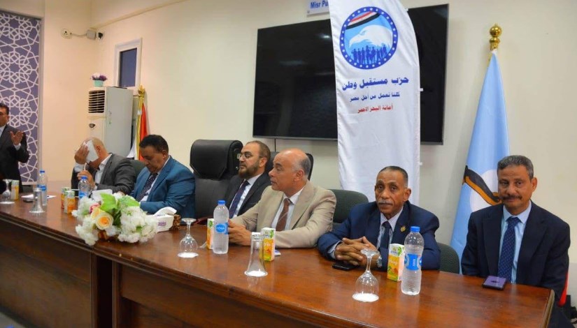 جانب من الندوة جانب من الندوة