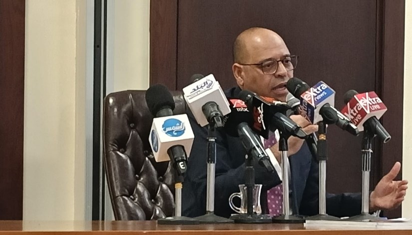 وزير العمل خلال المؤتمر وزير العمل خلال المؤتمر