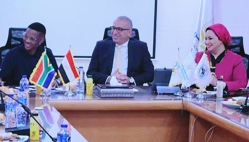 جانب من الاجتماع جانب من الاجتماع