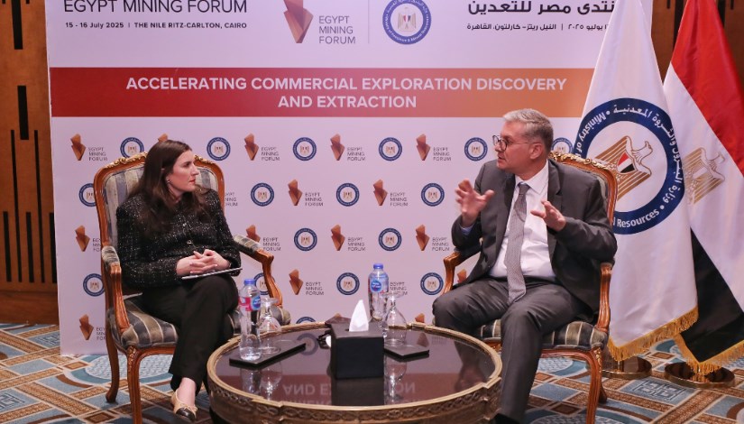 وزير البترول والمدير التنفيذي لشركة أنجلو جولد وزير البترول والمدير التنفيذي لشركة أنجلو جولد