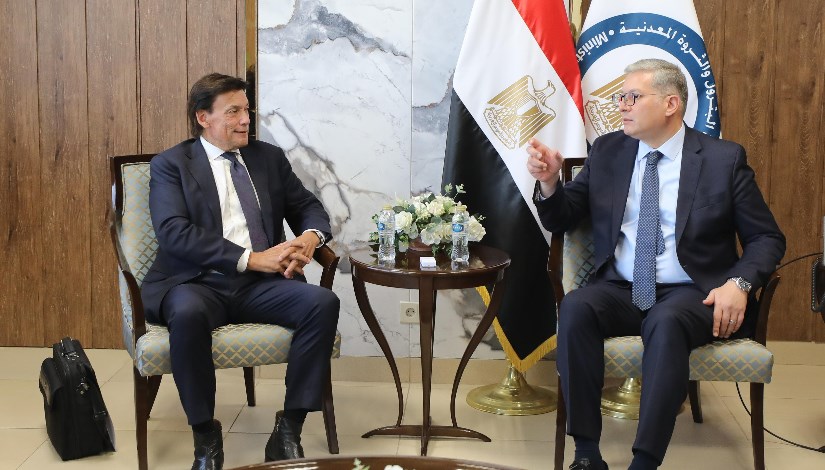 وزير البترول والرئيس التنفيذي لشركة "دانا غاز" وزير البترول والرئيس التنفيذي لشركة "دانا غاز"