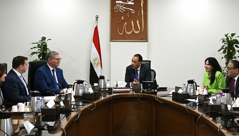 رئيس الوزراء مع وفد شركة شل العالمية