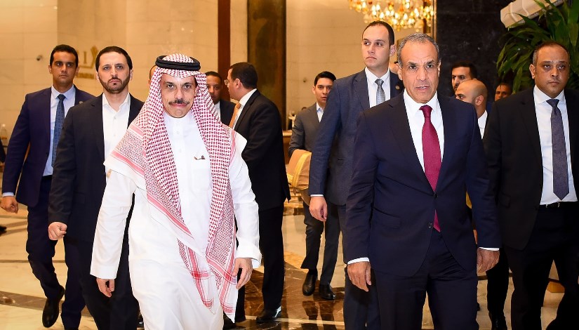 وزير الخارجية يستقبل نظيره السعودي وزير الخارجية يستقبل نظيره السعودي