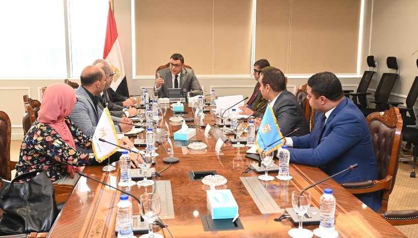 وزير الإسكان يتابع مشروع المماشى السياحية وزير الإسكان يتابع مشروع المماشى السياحية