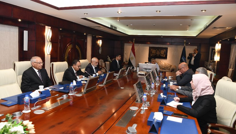 جانب من الاجتماع جانب من الاجتماع