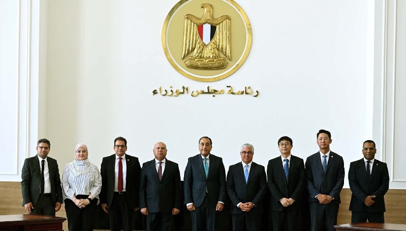 جانب من مراسم التوقيع جانب من مراسم التوقيع