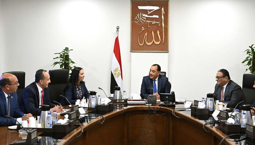 رئيس الوزراء ووزيرة التضامن الاجتماعي رئيس الوزراء ووزيرة التضامن الاجتماعي