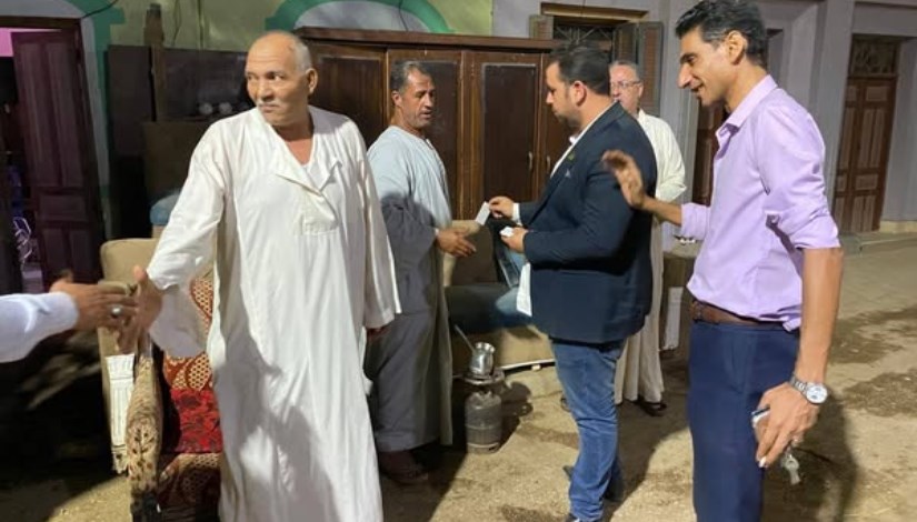 جانب من زيارة مرشح «المؤتمر» لعدد من قرى غرب المنيا جانب من زيارة مرشح «المؤتمر» لعدد من قرى غرب المنيا