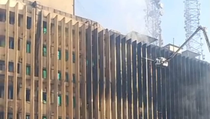 سنترال رمسيس حيث لا تزال النيران مشتعلة داخله