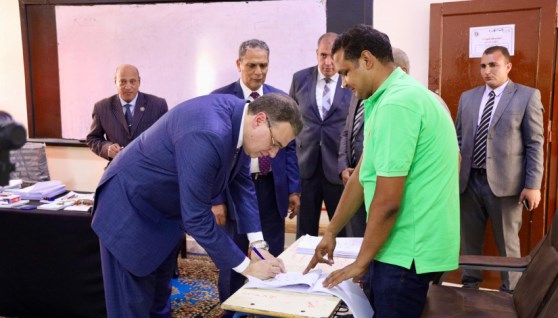 رئيس جهاز التنظيم والإدارة يدلي بصوته في الانتخابات 