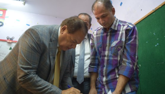 محمد أبو العينين يدلي بصوته في انتخابات مجلس الشيوخ 