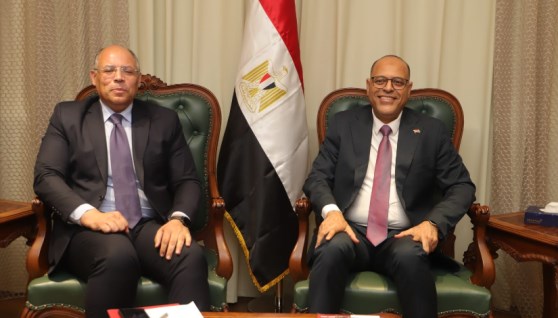 وزير العمل يستقبل سفير مصر في الكويت